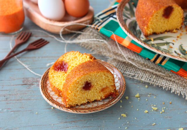 Receita: Bolo de fubá com goiabada