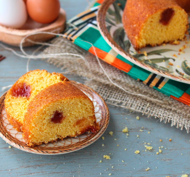 Receita: Bolo de fubá com goiabada