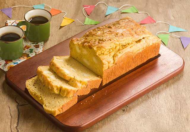 Receita: Bolo de Fubá Salgado Com Queijo Coalho