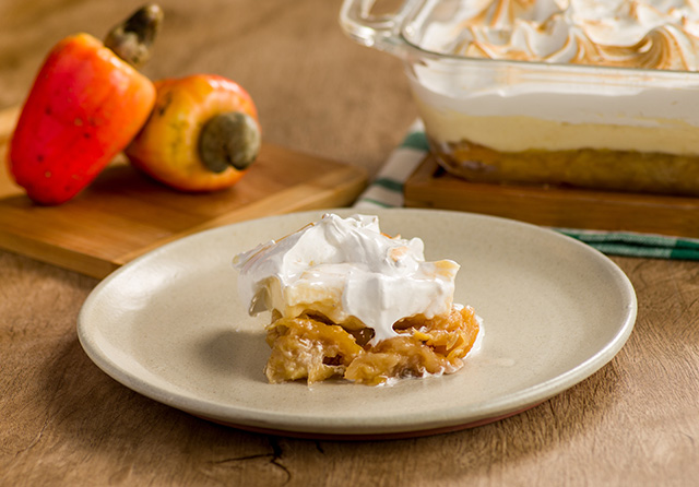 Receita: Compota de Caju com Creme e Suspiro Tostado