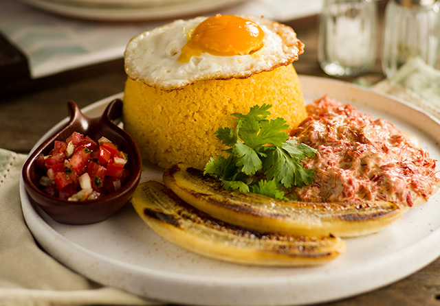 Receita: Cuscuz com Ovo, Carne de Sol na Nata e Bananas Fritas