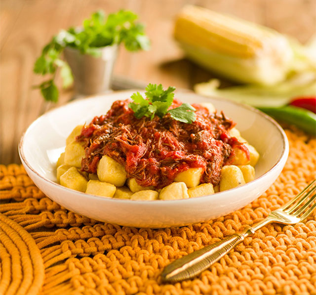 Receita: Nhoque de Milho com Molho de Carne de Bode