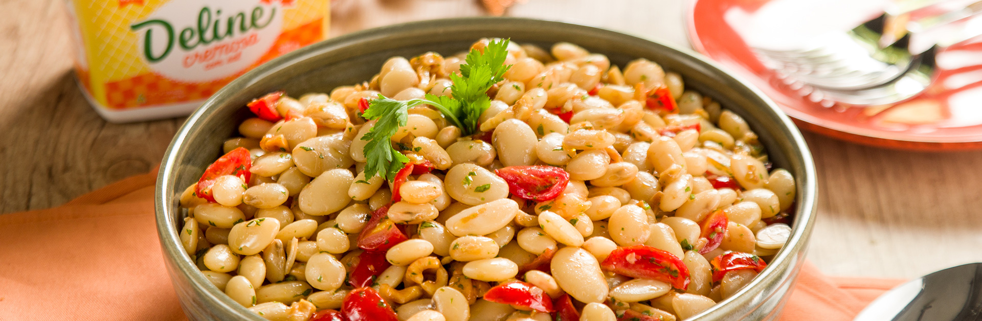 Receita: Salada de Fava, Tomate, Castanha-de-caju e Coentro