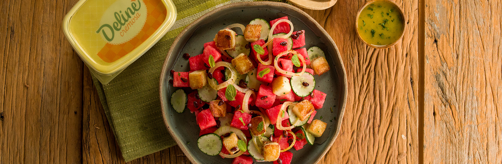 Receita: Salada de Melancia com Queijo Marajó e Pipoca de Semente de Melancia