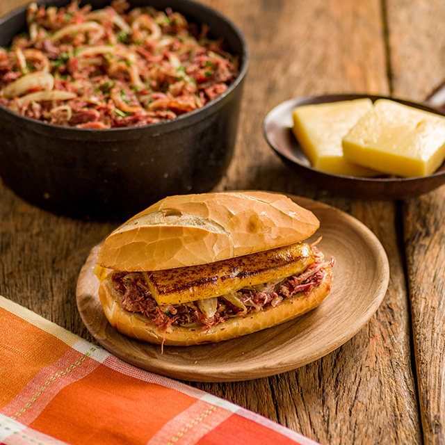 Receita: Sanduíche de Carne Seca com Requeijão do Norte