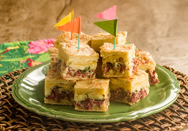 Receita: Torta Prática de Carne Seca, Requeijão do Norte e Coentro